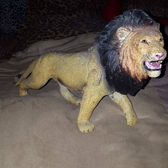 Toy - Picture 2 of 2